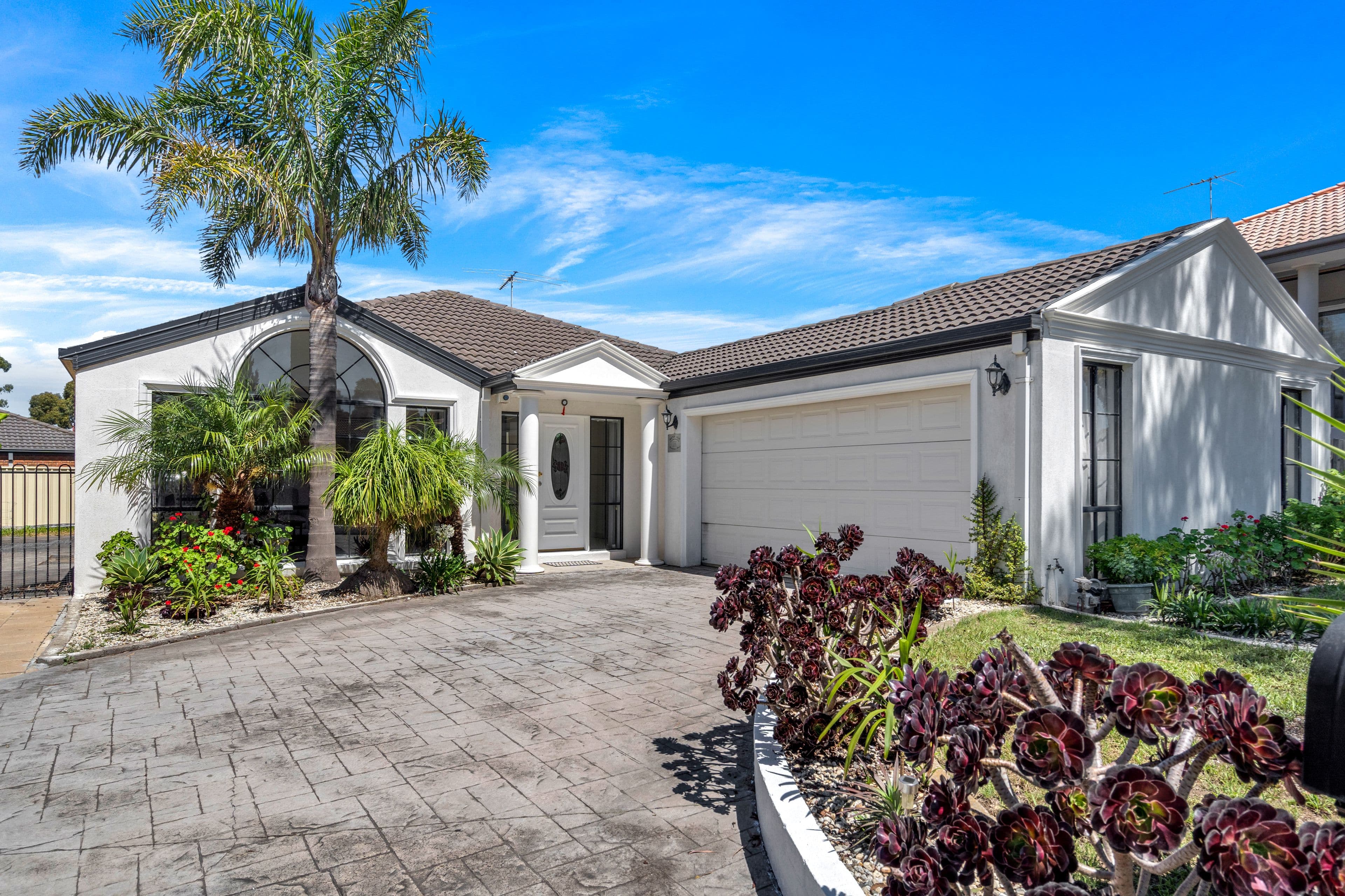 4 Almands Avenue, Roxburgh Park VIC 3064, Roxburgh Park - Thumbnail 2