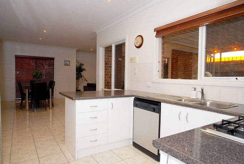 18B Tandragee Close, WANTIRNA SOUTH VIC 3152, Wantirna South - Thumbnail 8
