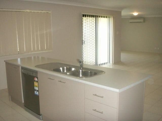 6 Penneshaw Crescent, ORMEAU QLD 4208, Ormeau - Thumbnail 4