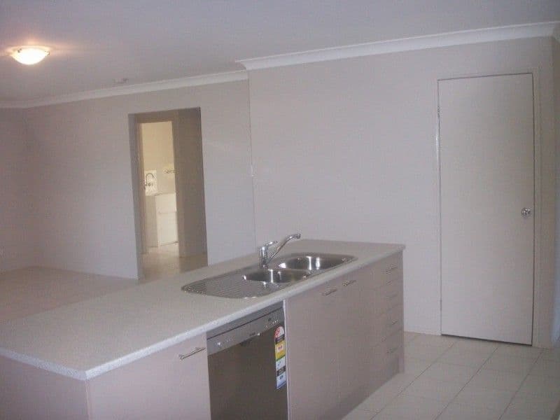 6 Penneshaw Crescent, ORMEAU QLD 4208, Ormeau - Thumbnail 6