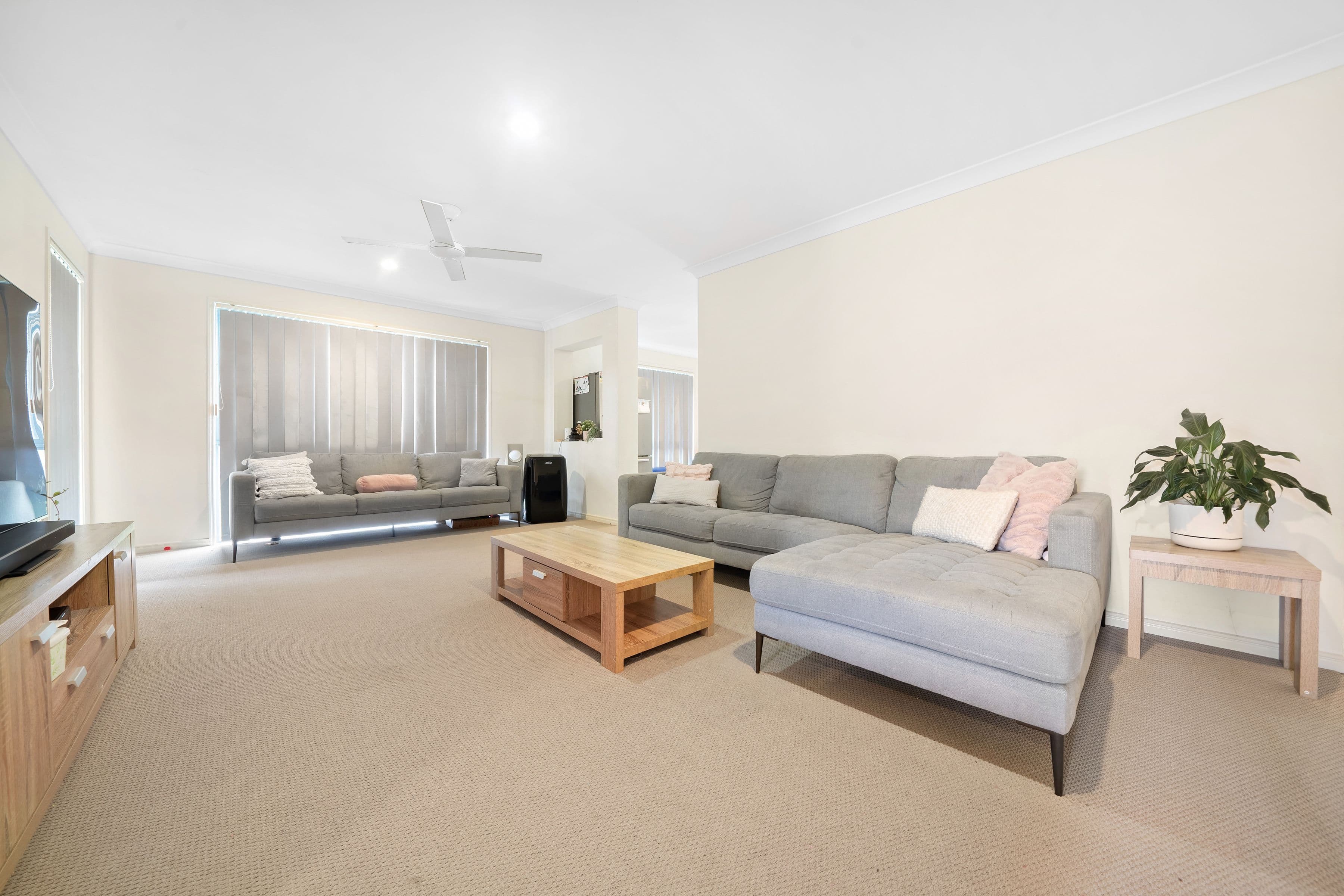 11 Courtney Close, Heritage Park QLD 4118, Heritage Park - Thumbnail 3