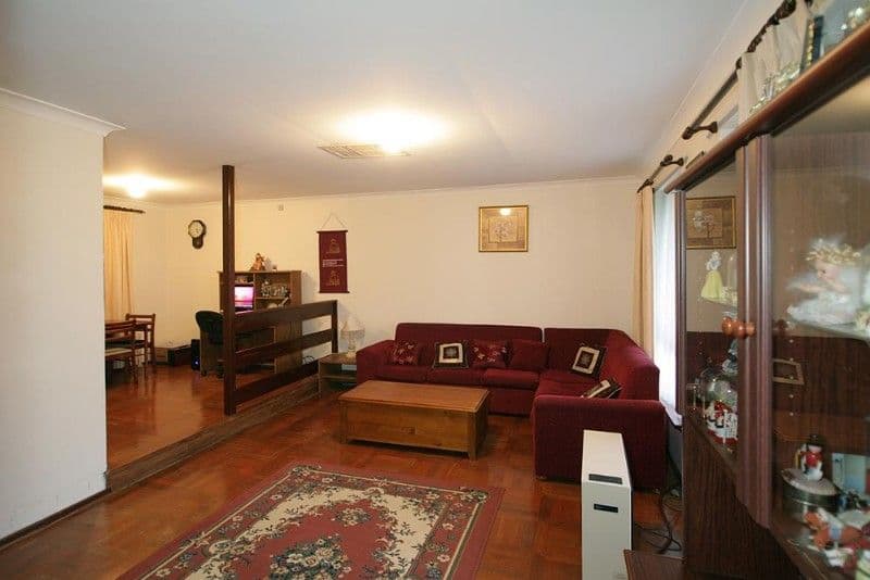 11 Gascoyne Drive, GOSNELLS WA 6110, Gosnells - Thumbnail 2