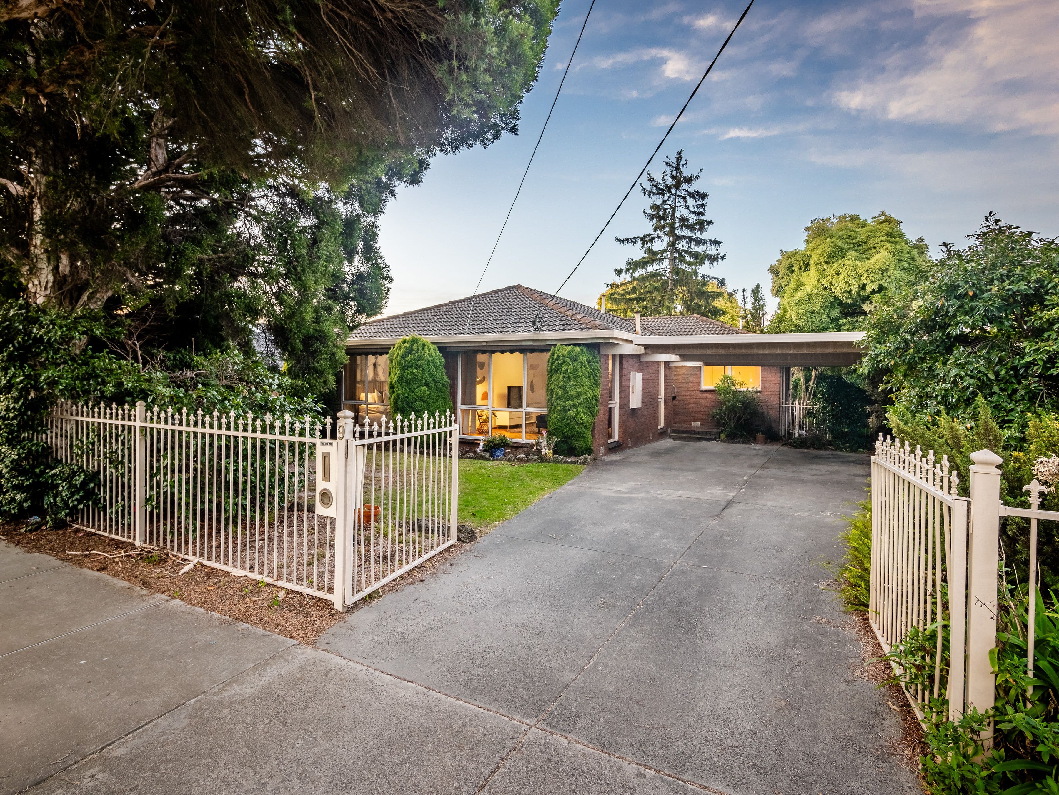 9 Aisbett Avenue, Wantirna South VIC 3152, Wantirna South - Image 1