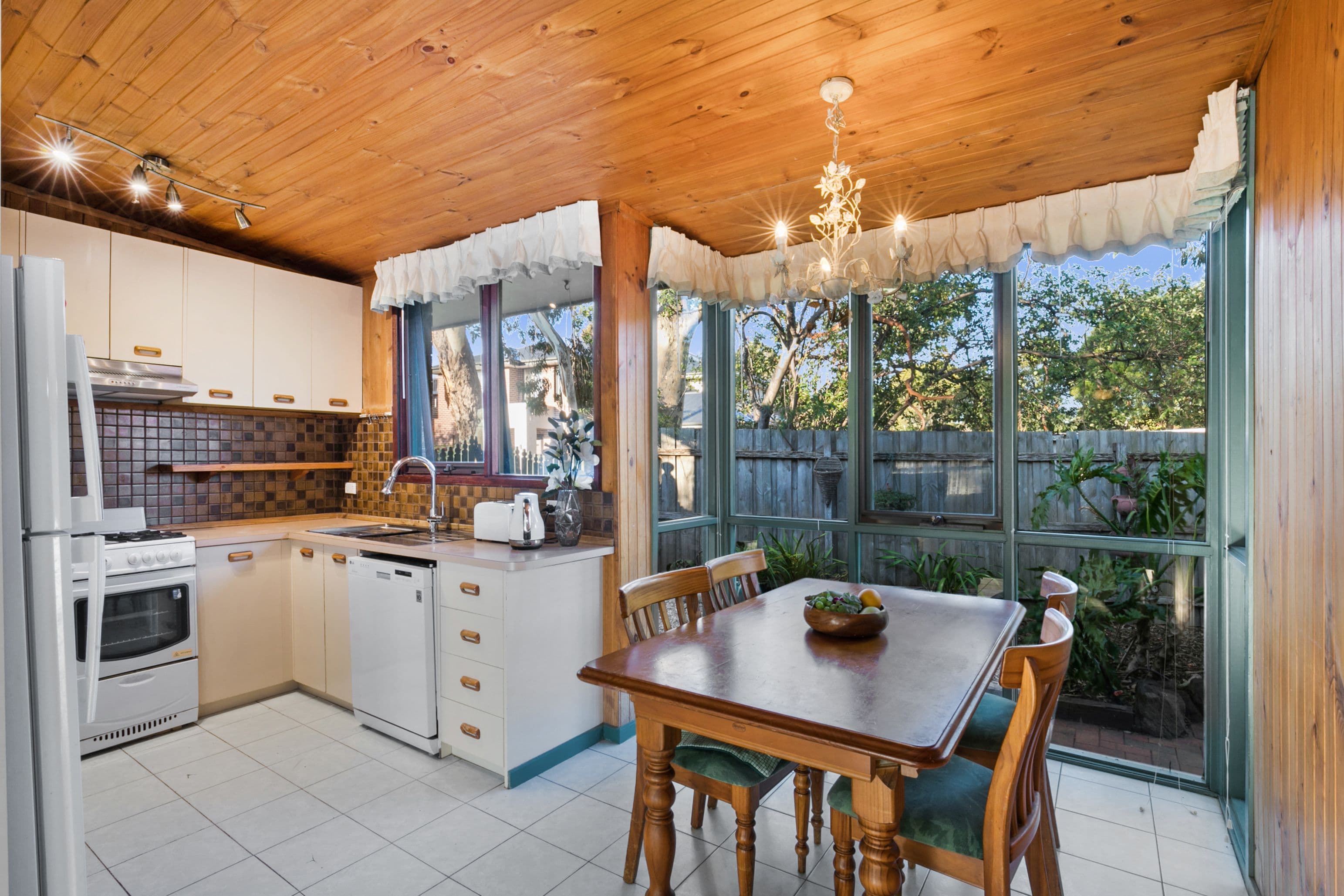 4 Dava Court, Ferntree Gully VIC 3156, Ferntree Gully - Thumbnail 2