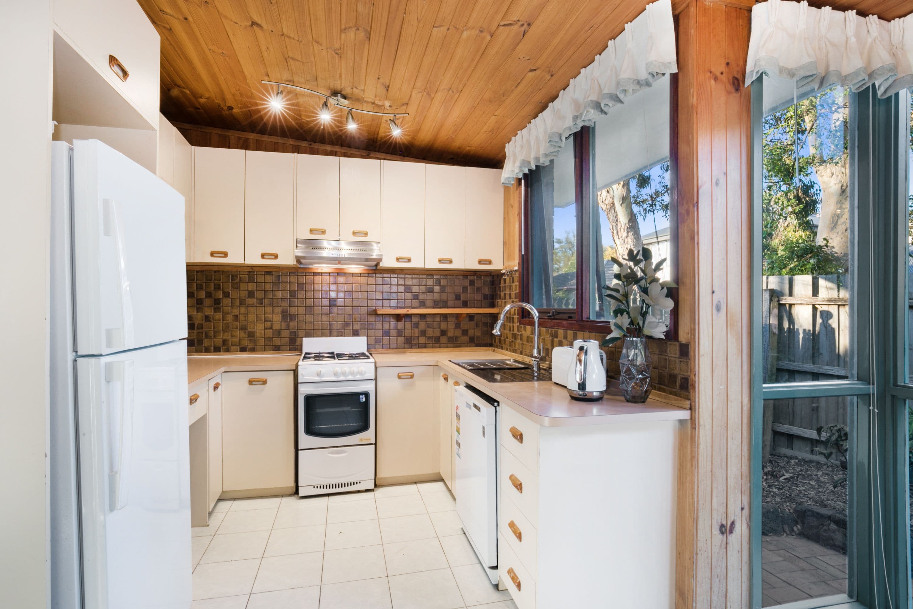 4 Dava Court, Ferntree Gully VIC 3156, Ferntree Gully - Thumbnail 3