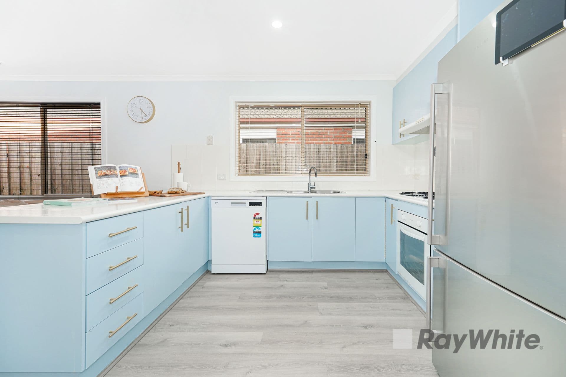 8 Heidi Court, Pakenham VIC 3810, Pakenham - Thumbnail 5