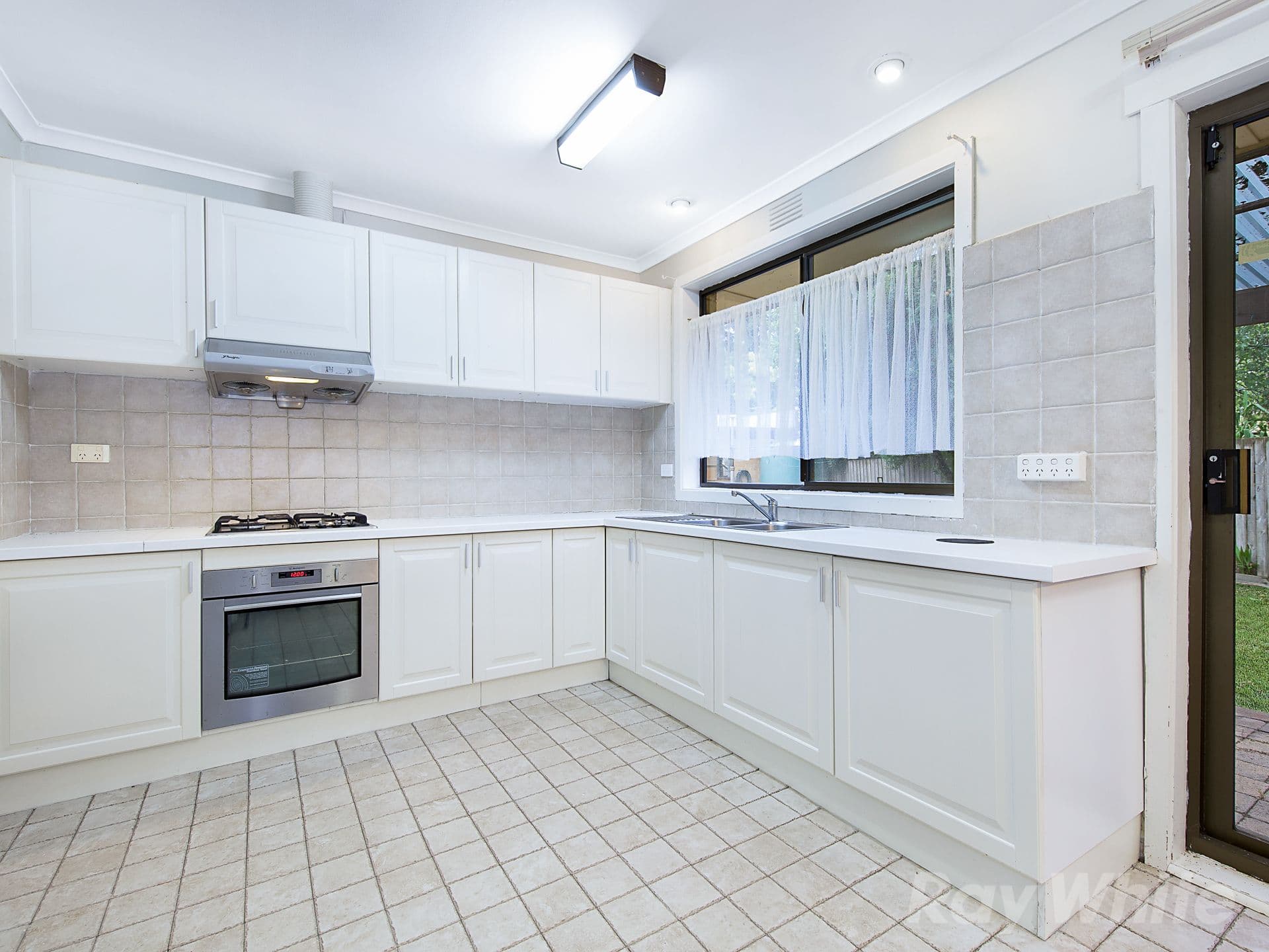 31 Belmont Road, Glen Waverley VIC 3150, Glen Waverley - Thumbnail 4