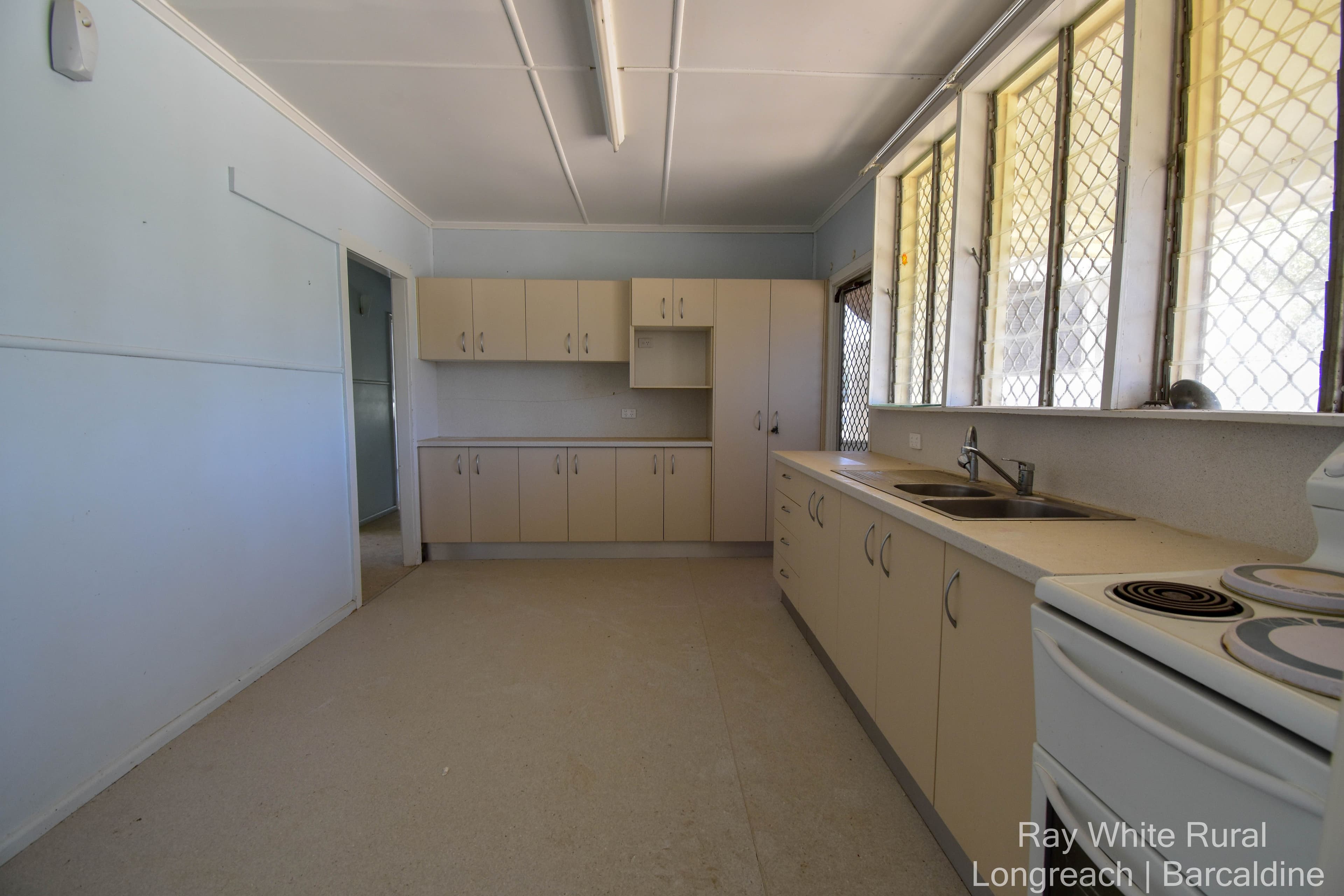 37 Quarrian Road, Longreach QLD 4730, Longreach - Thumbnail 2