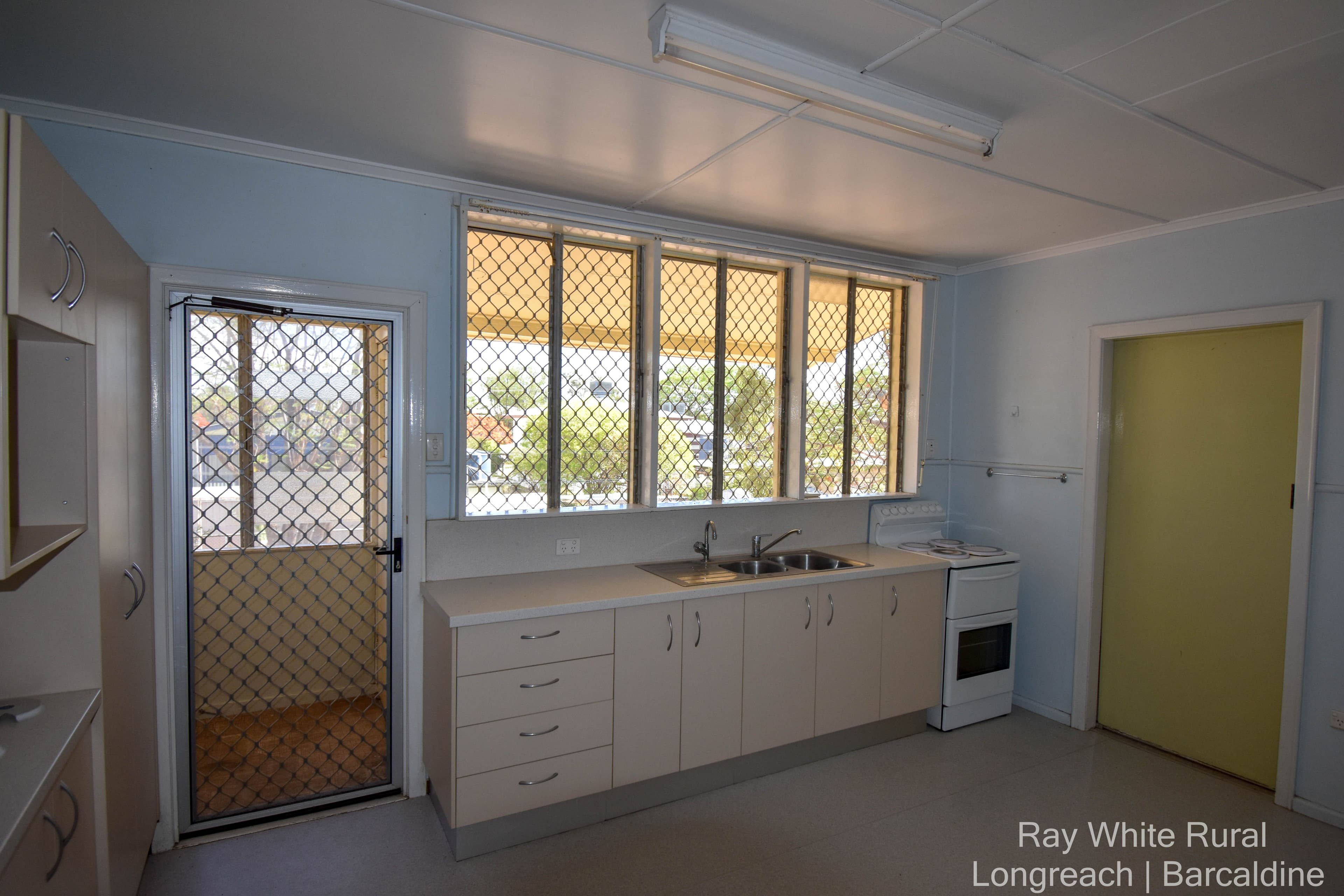 37 Quarrian Road, Longreach QLD 4730, Longreach - Thumbnail 3