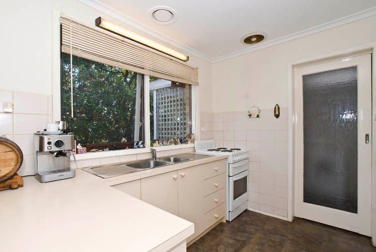 82 Sasses Avenue, BAYSWATER VIC 3153, Bayswater - Thumbnail 2