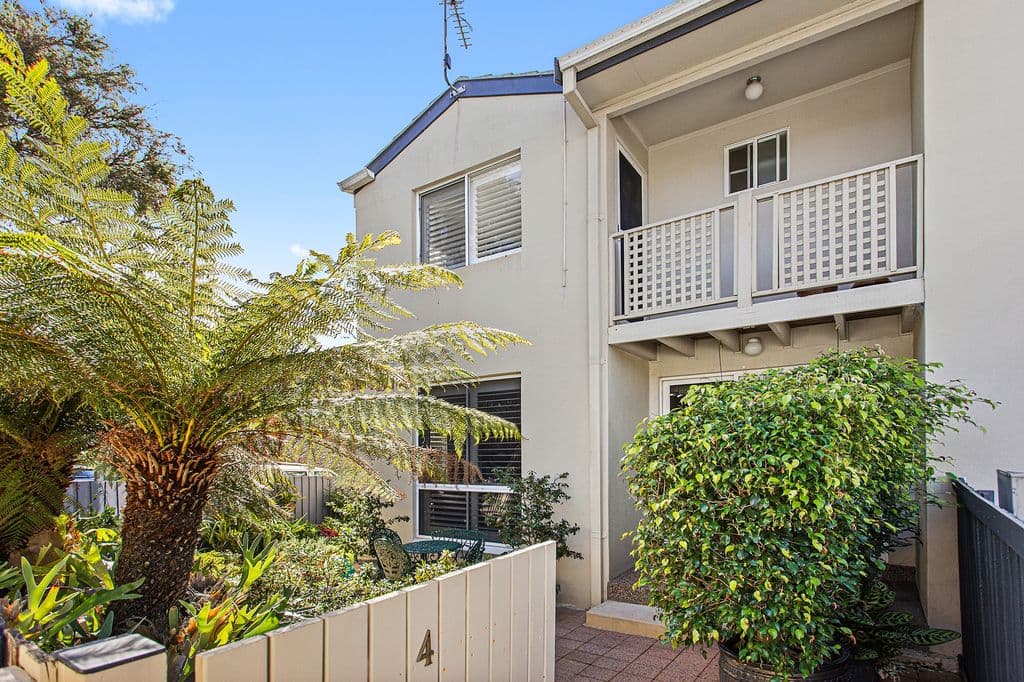 4/42 Smith Street, Wollongong - Image 1