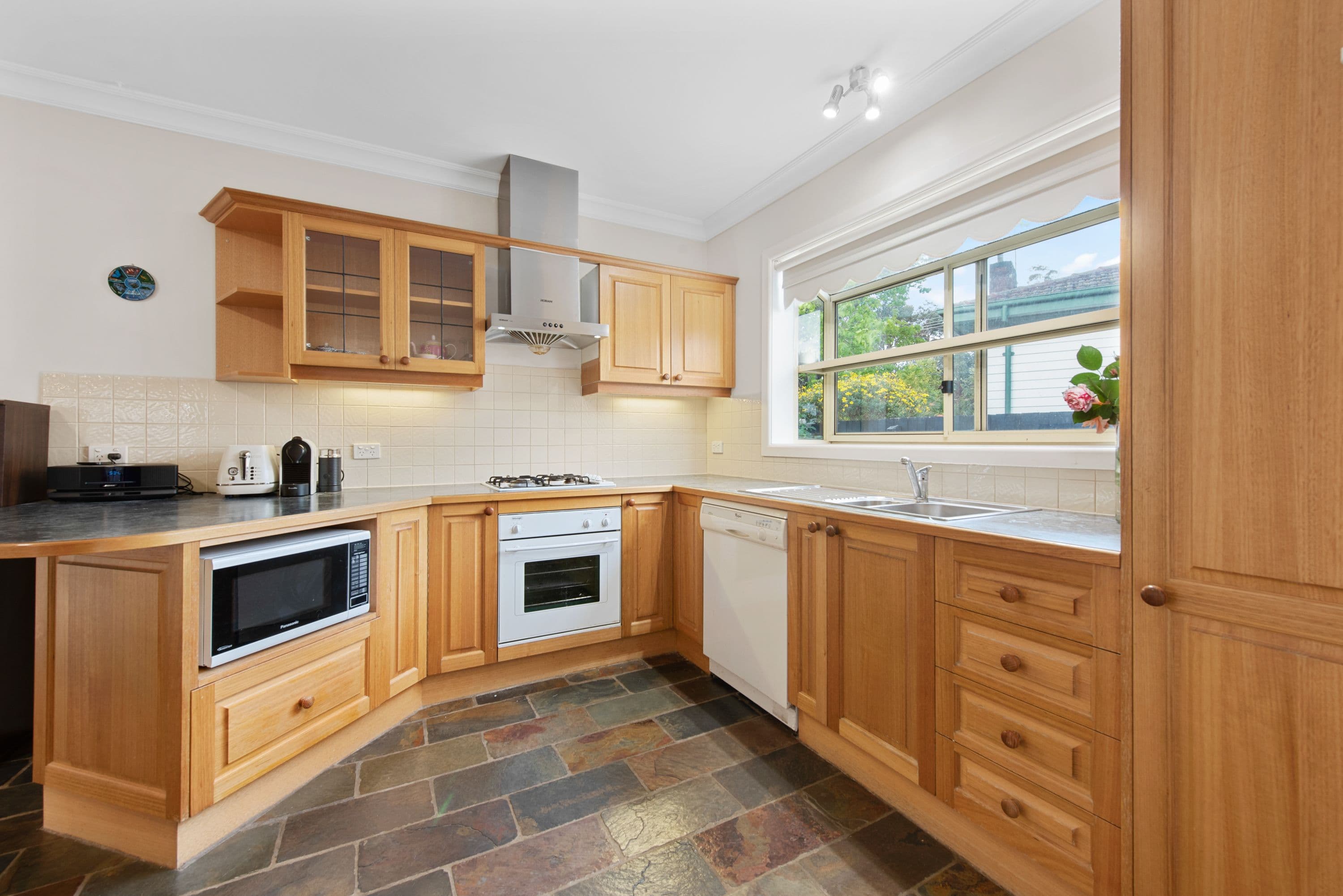24 Plymouth Road, Croydon VIC 3136, Croydon - Thumbnail 2