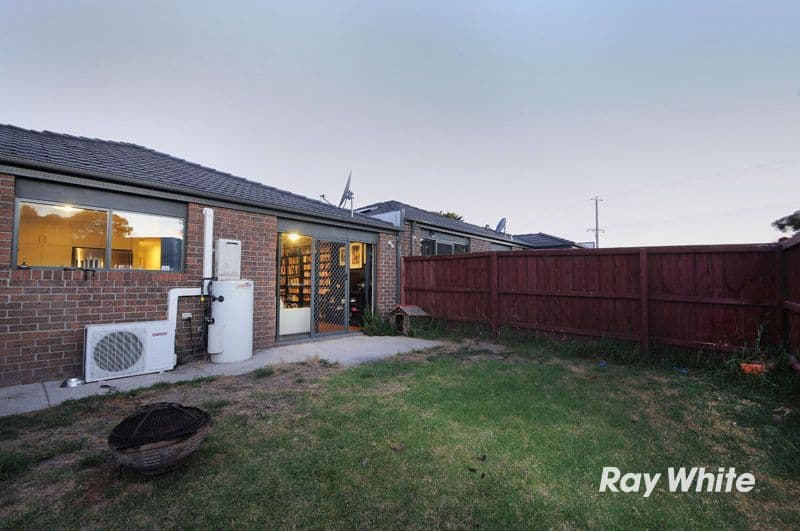 21 Elizabeth Street, CRANBOURNE VIC 3977, Cranbourne North - Thumbnail 8
