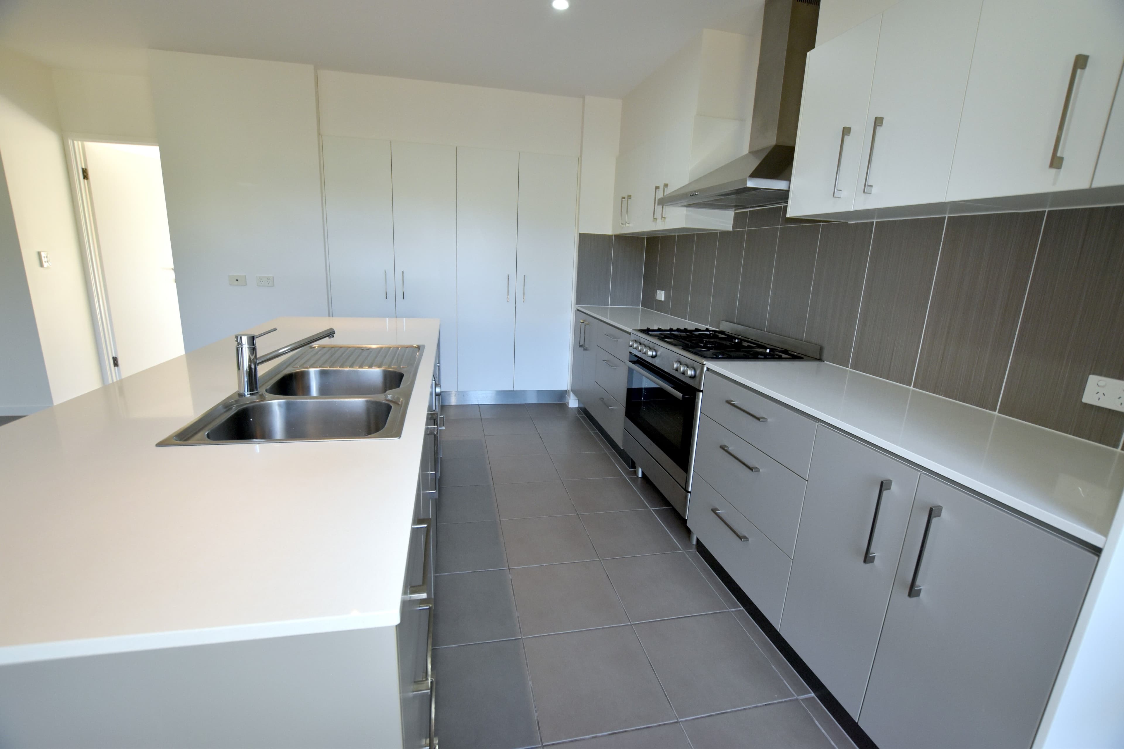 4 Telopea Place, Kirkwood QLD 4680, Kirkwood - Thumbnail 2