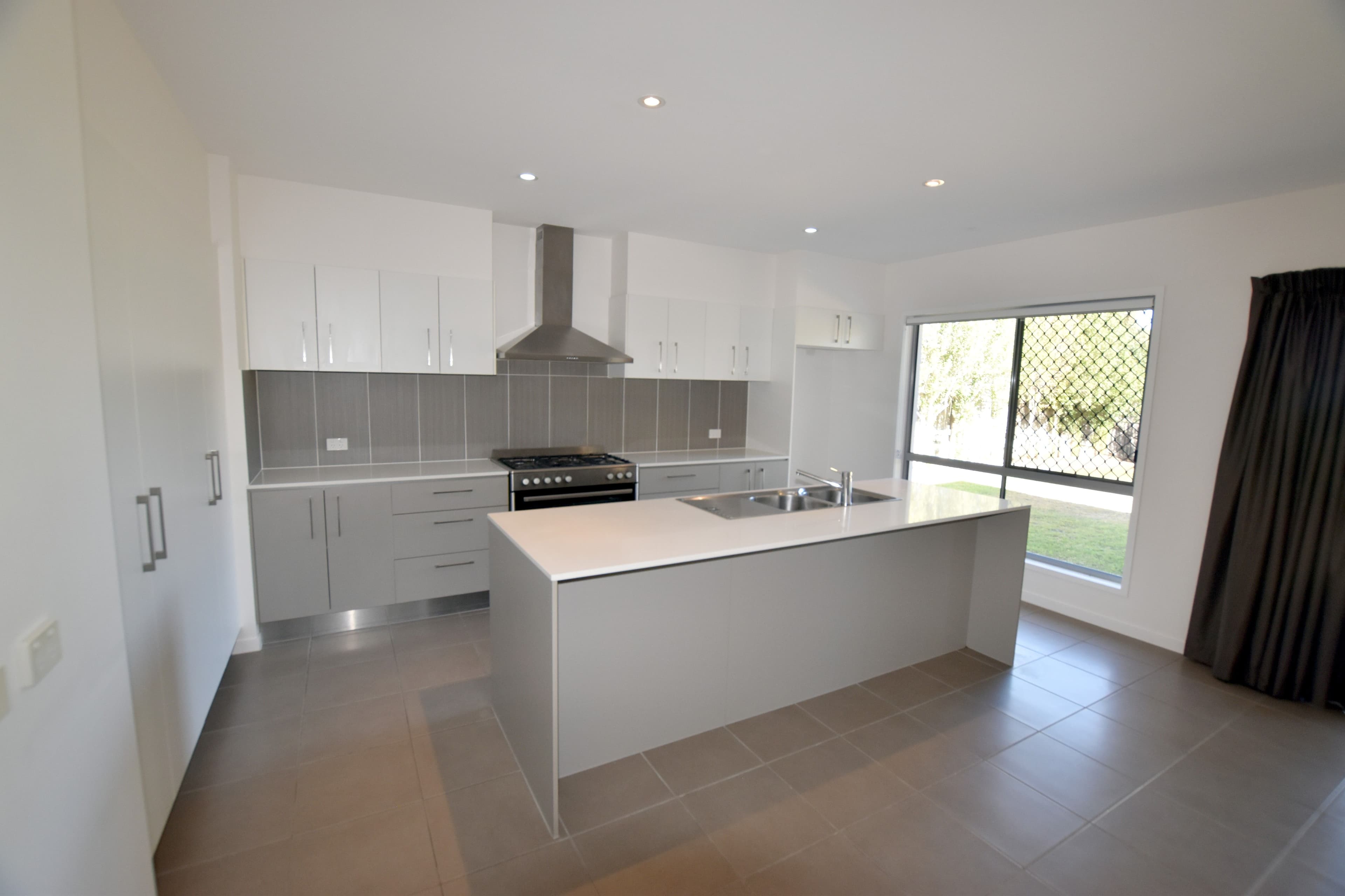 4 Telopea Place, Kirkwood QLD 4680, Kirkwood - Thumbnail 3