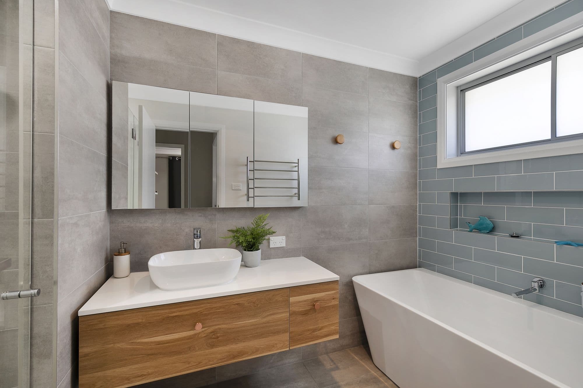 285 Lakedge Avenue, Berkeley Vale - Thumbnail 4