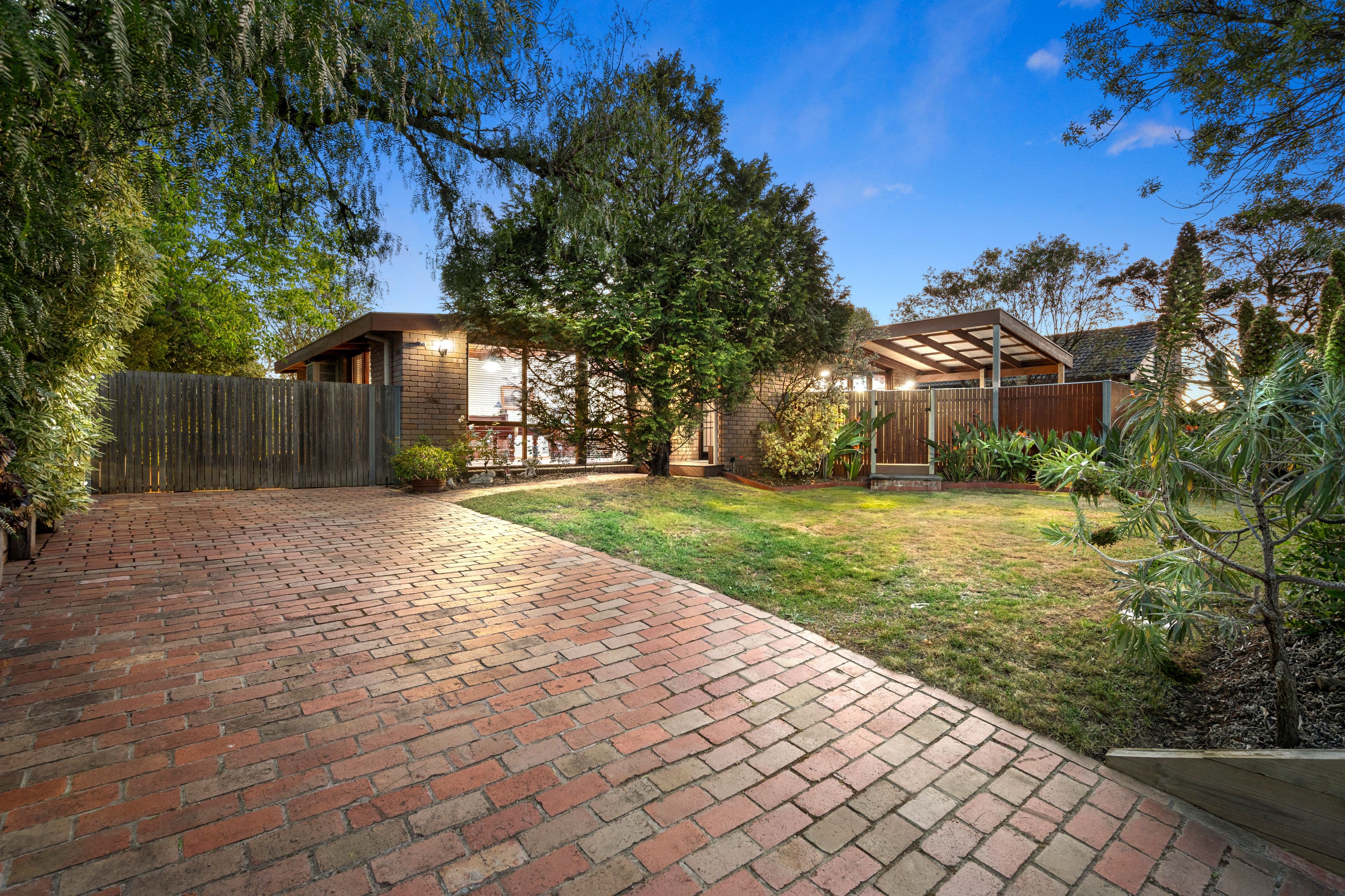 17 Ridgeview Street, Eltham VIC 3095, Eltham - Image 1