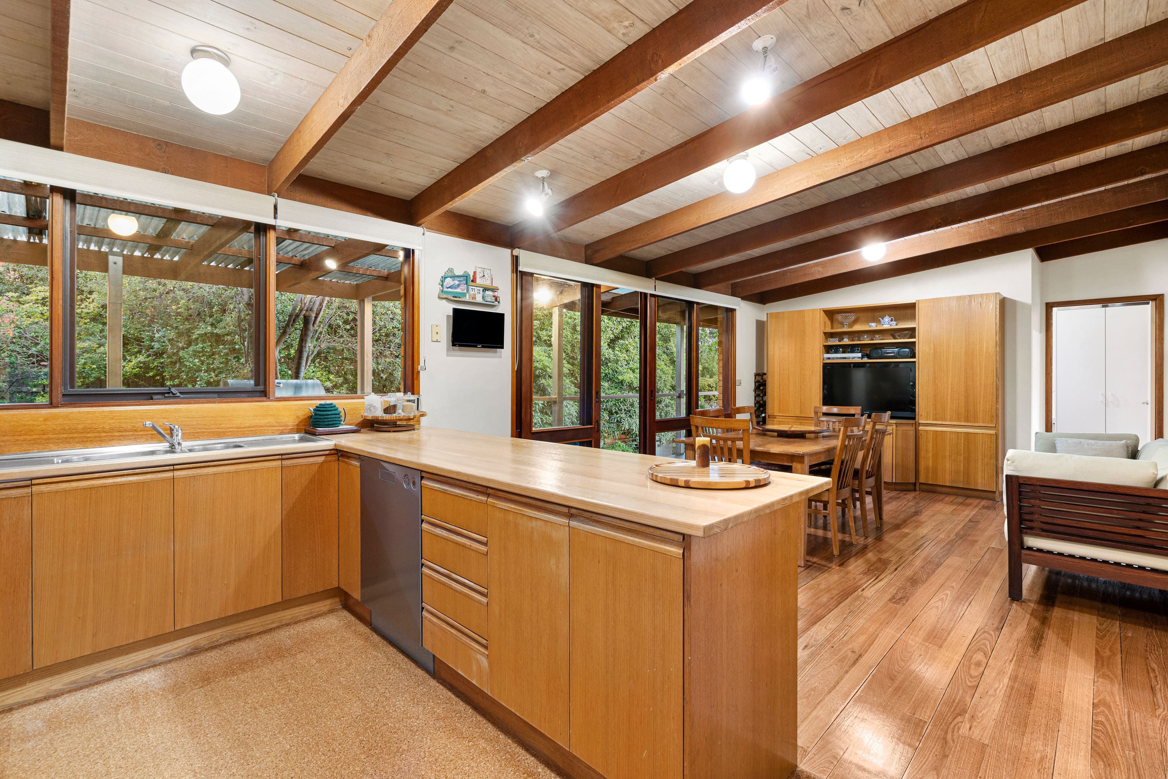 17 Ridgeview Street, Eltham VIC 3095, Eltham - Thumbnail 2