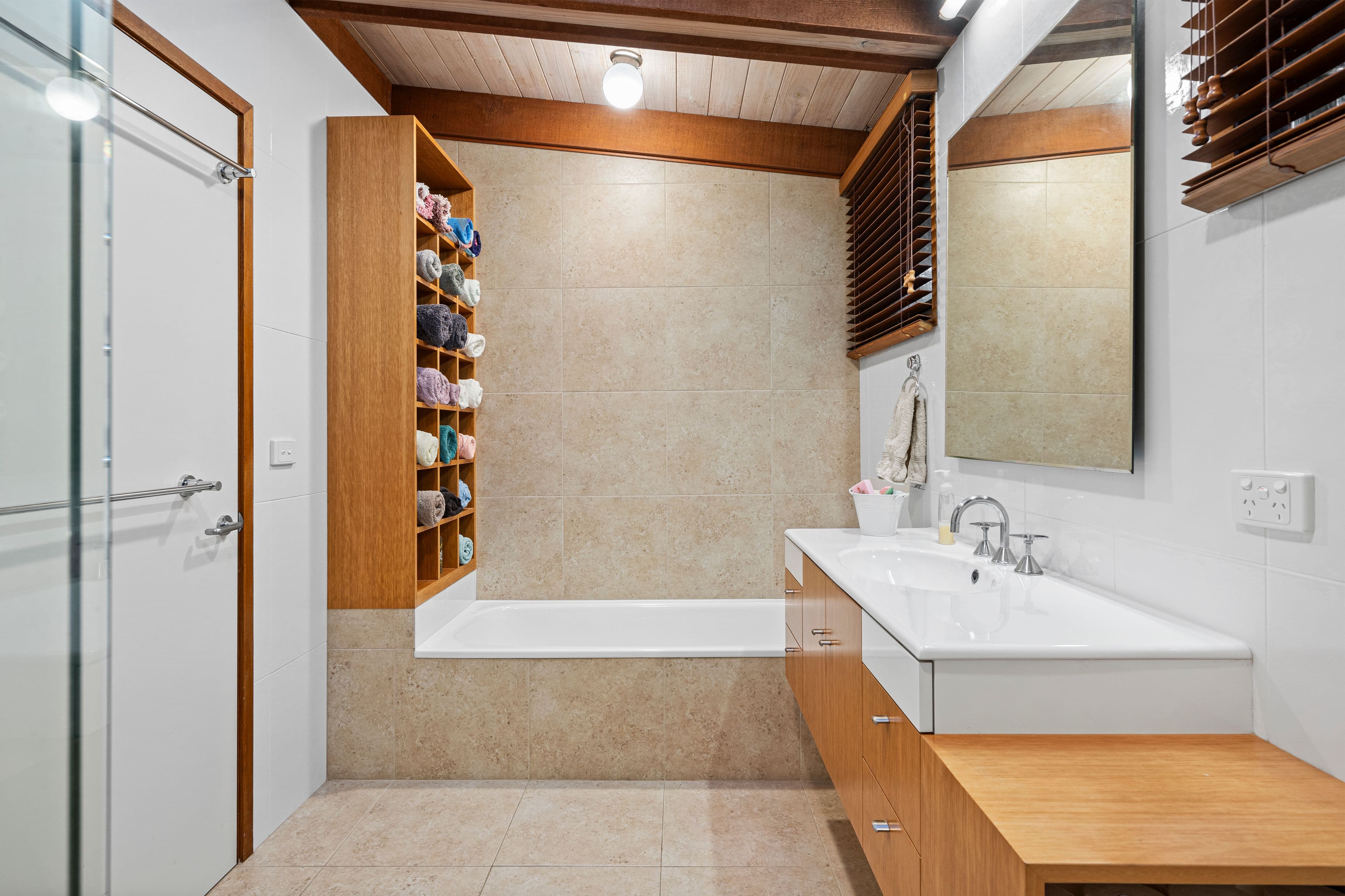 17 Ridgeview Street, Eltham VIC 3095, Eltham - Thumbnail 8