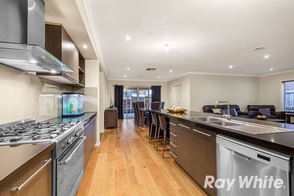 10 Pardalote Close, South Morang VIC 3752, South Morang - Thumbnail 2
