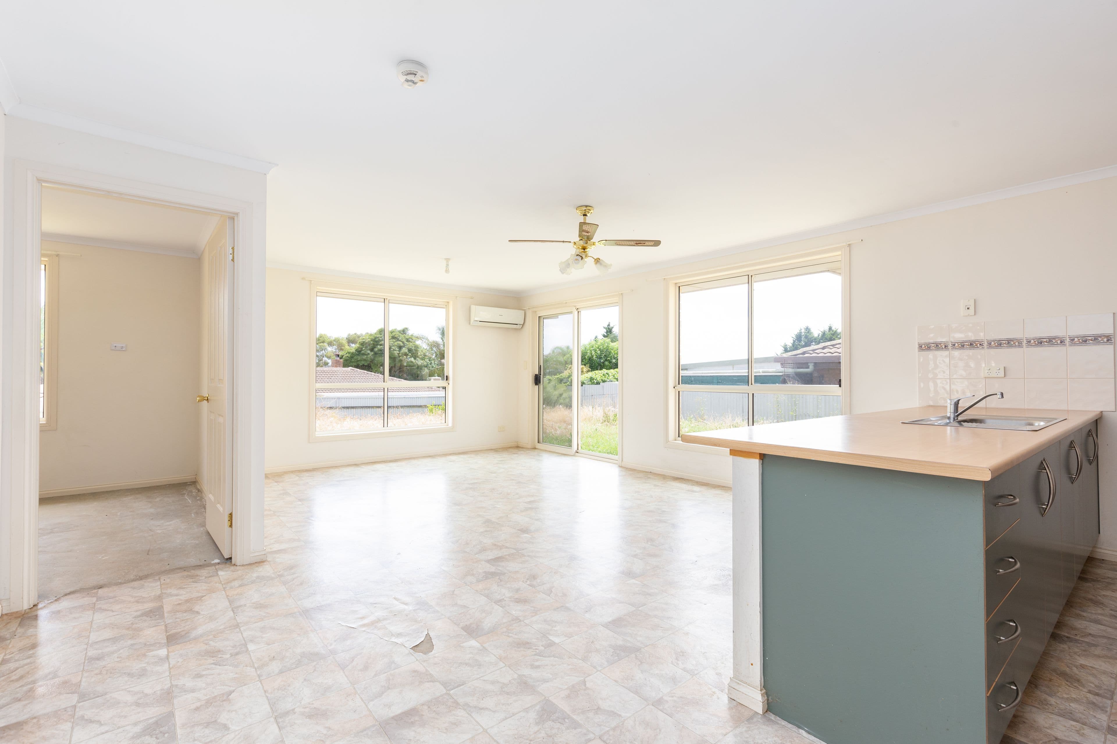 15 Glenhelen Road, Morphett Vale SA 5162, Morphett Vale - Thumbnail 2