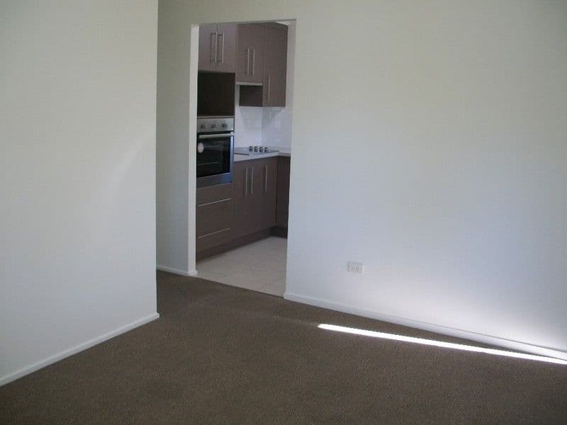 18 Capricorn Crescent, NORMAN GARDENS QLD 4701, Norman Gardens - Thumbnail 3