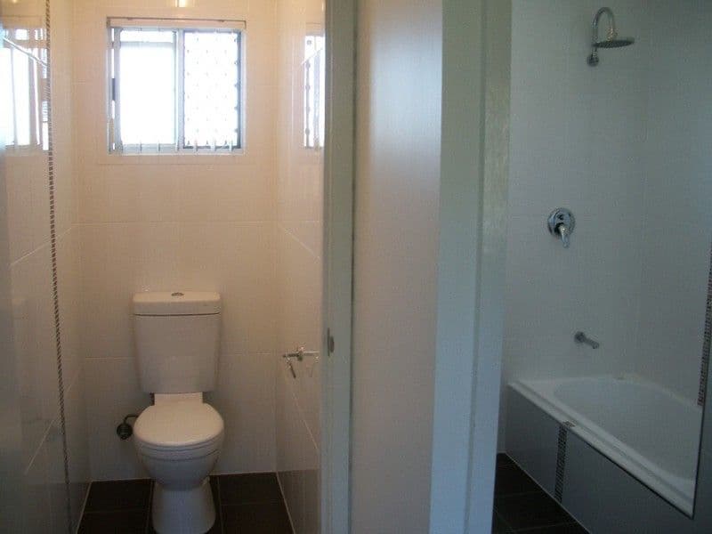 18 Capricorn Crescent, NORMAN GARDENS QLD 4701, Norman Gardens - Thumbnail 4
