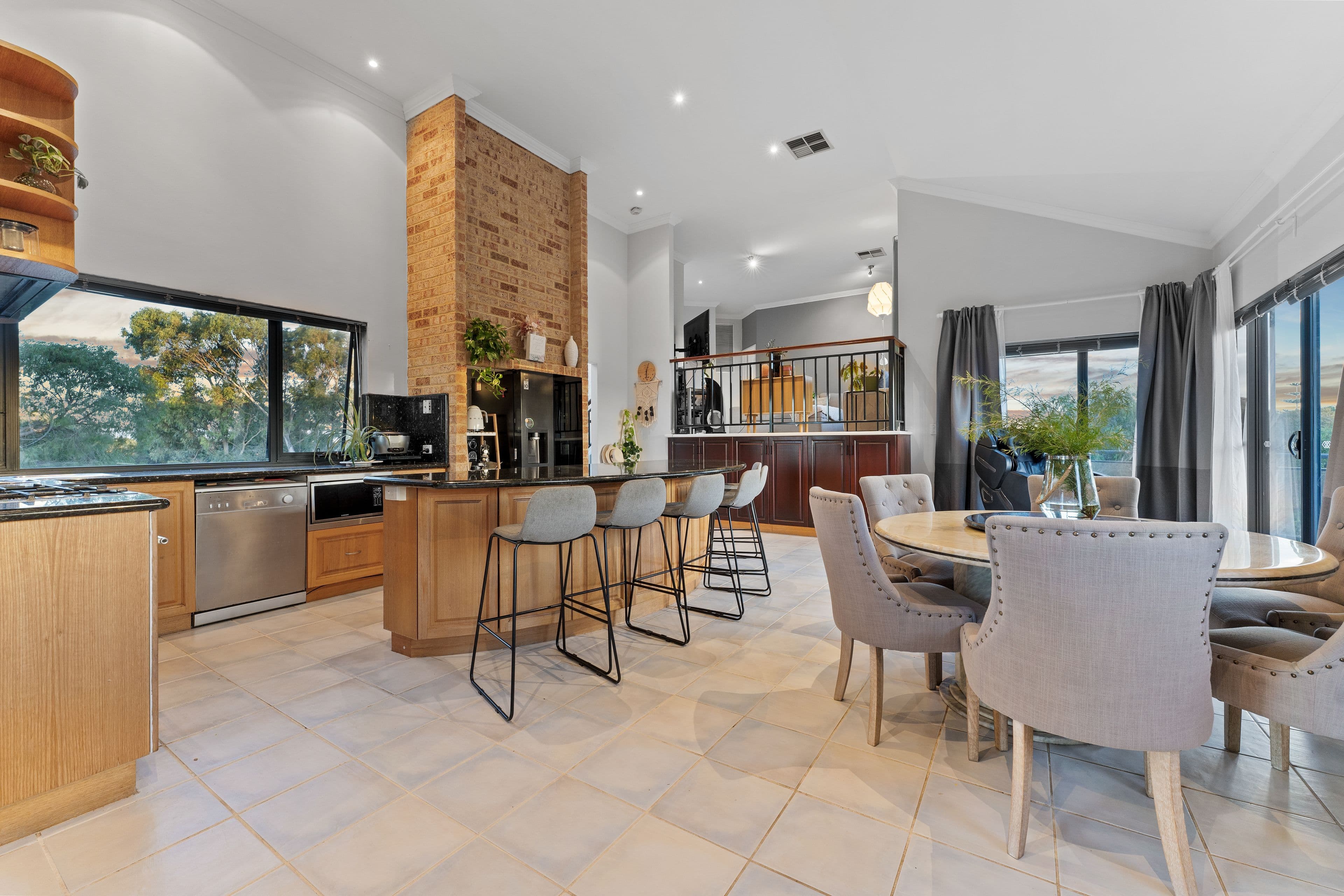 4 Kirkwall Close, Warnbro WA 6169, Warnbro - Thumbnail 2