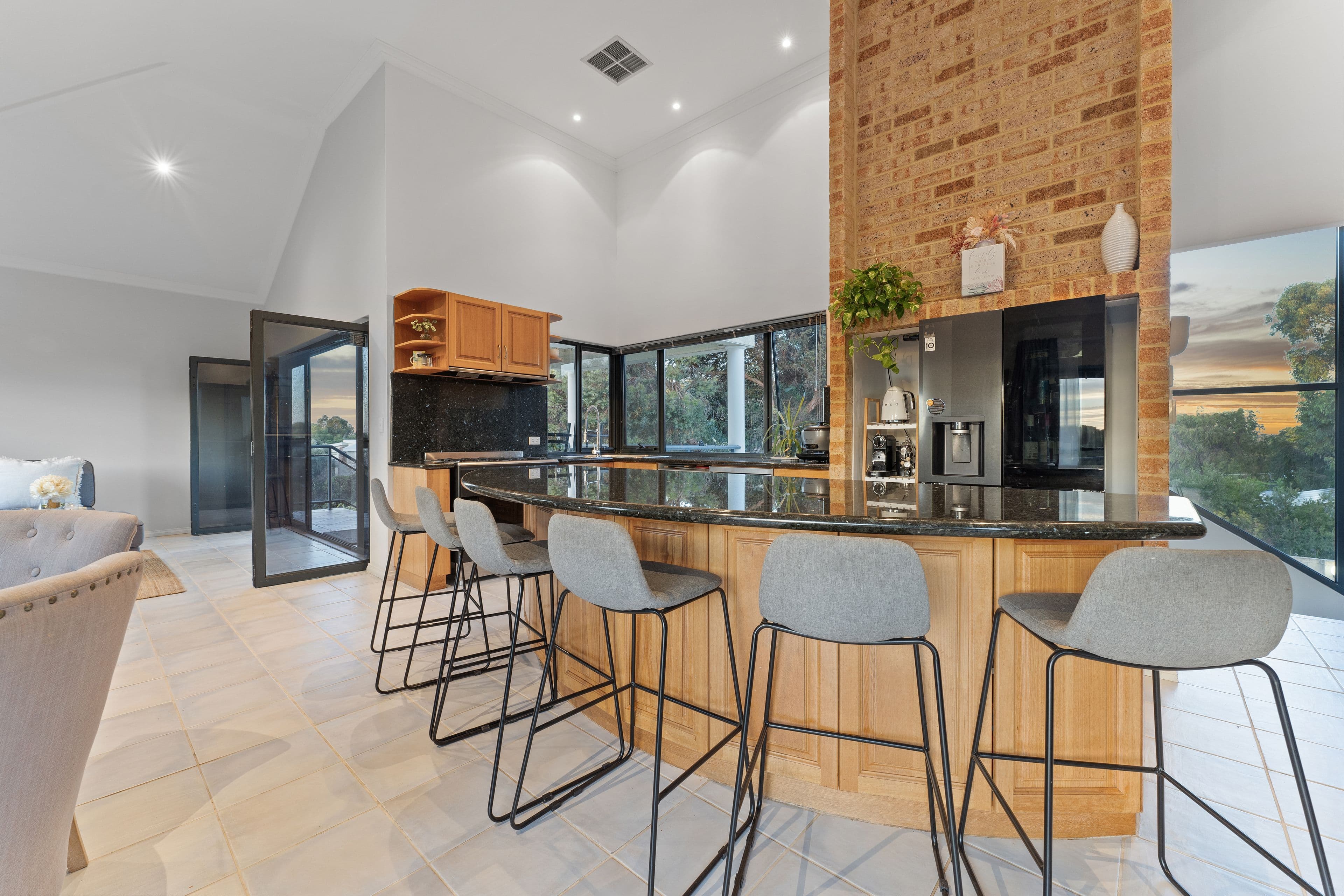 4 Kirkwall Close, Warnbro WA 6169, Warnbro - Thumbnail 3