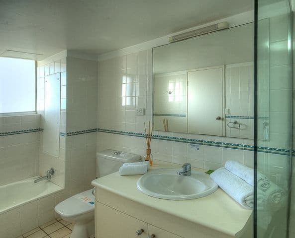 202 The Esplanade, BURLEIGH HEADS QLD 4220, Burleigh Heads - Thumbnail 6