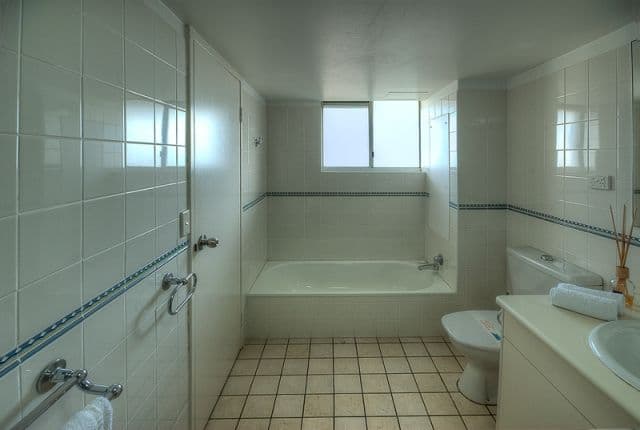 202 The Esplanade, BURLEIGH HEADS QLD 4220, Burleigh Heads - Thumbnail 7