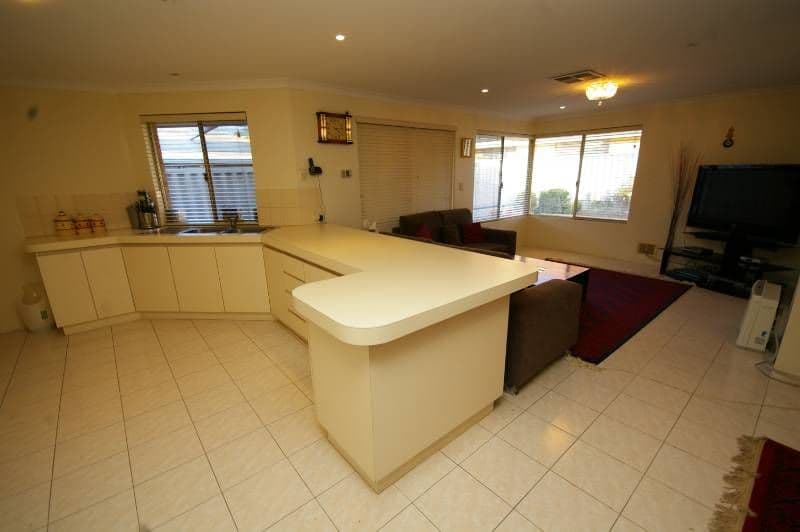 22 Cleveland Court, MARANGAROO WA 6064, Marangaroo - Thumbnail 2