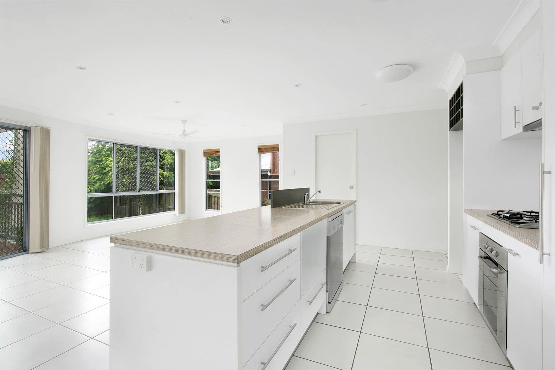 9 Lackeen Street, Everton Park QLD 4053, Everton Park - Thumbnail 3