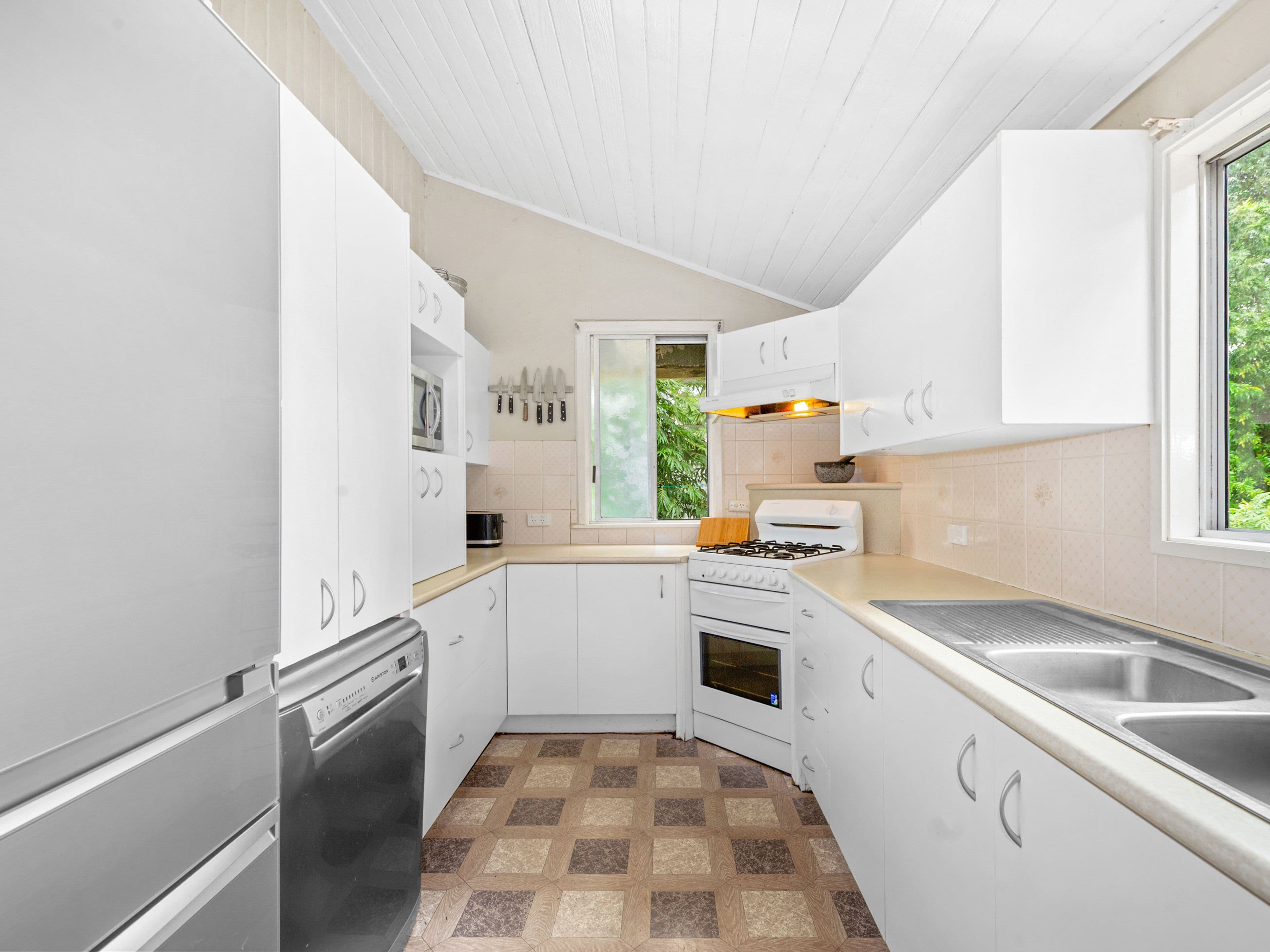 22 Thorne Street, Windsor QLD 4030, Windsor - Thumbnail 4