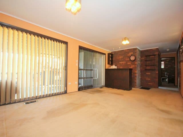 16 Ayres Crescent, GEORGES HALL NSW 2198, Georges Hall - Thumbnail 2