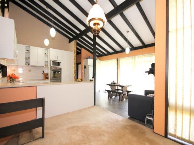 16 Ayres Crescent, GEORGES HALL NSW 2198, Georges Hall - Thumbnail 4