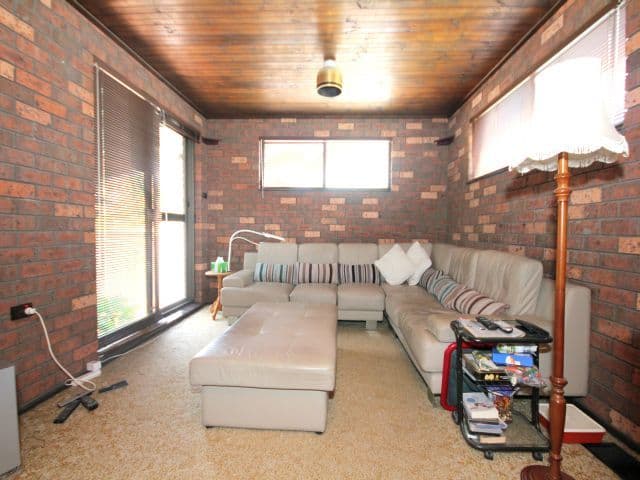 16 Ayres Crescent, GEORGES HALL NSW 2198, Georges Hall - Thumbnail 6