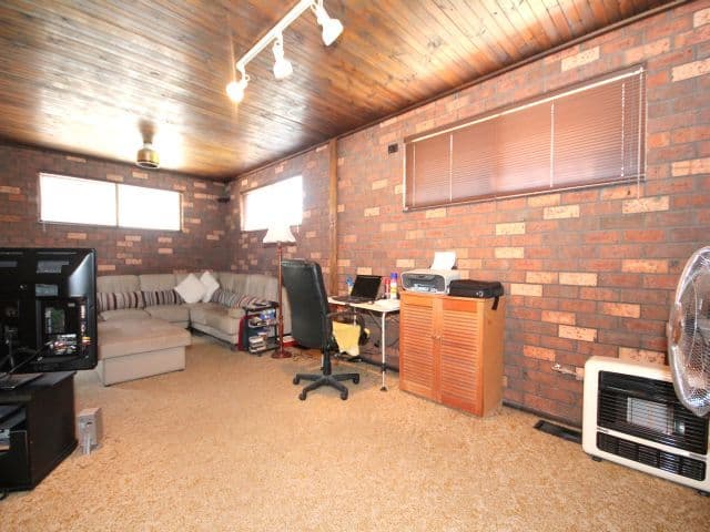 16 Ayres Crescent, GEORGES HALL NSW 2198, Georges Hall - Thumbnail 7
