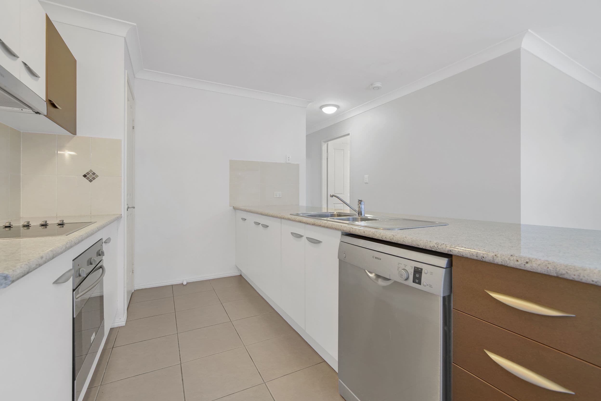 25 Worthington Street, West Gladstone QLD 4680, West Gladstone - Thumbnail 4