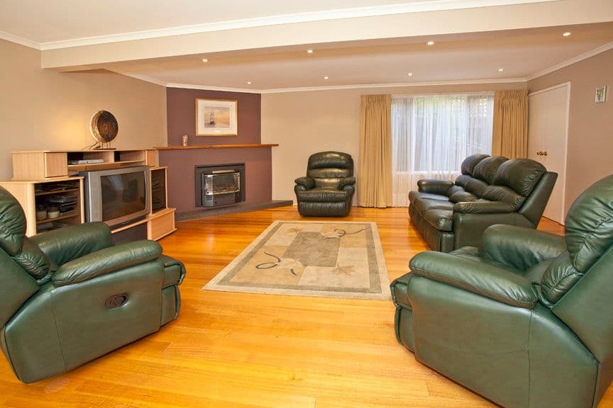 4 Summerhill Avenue, WHEELERS HILL VIC 3150, Wheelers Hill - Thumbnail 3