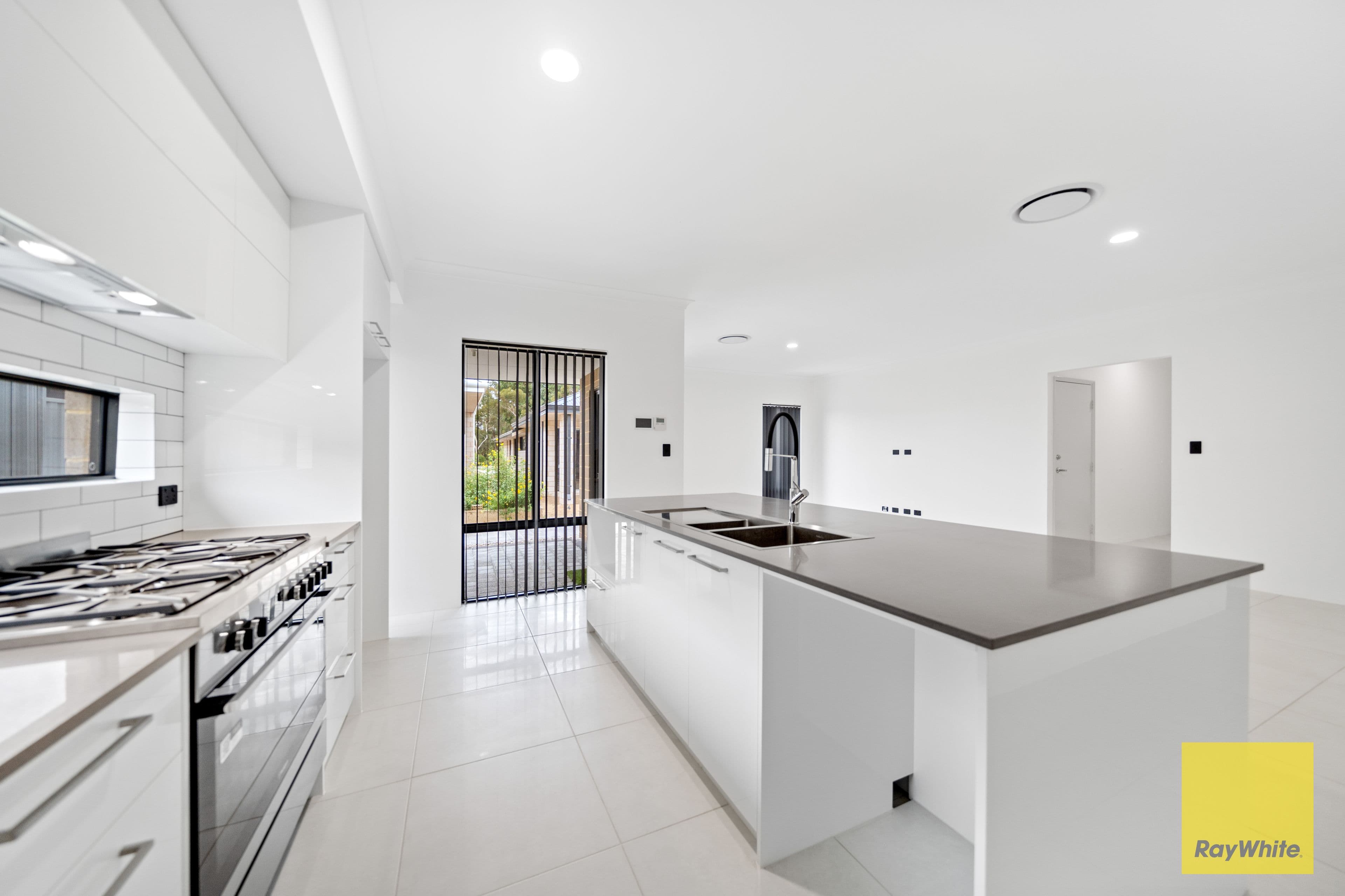 64 Rhodeswood Drive, Aveley WA 6069, Aveley - Thumbnail 3