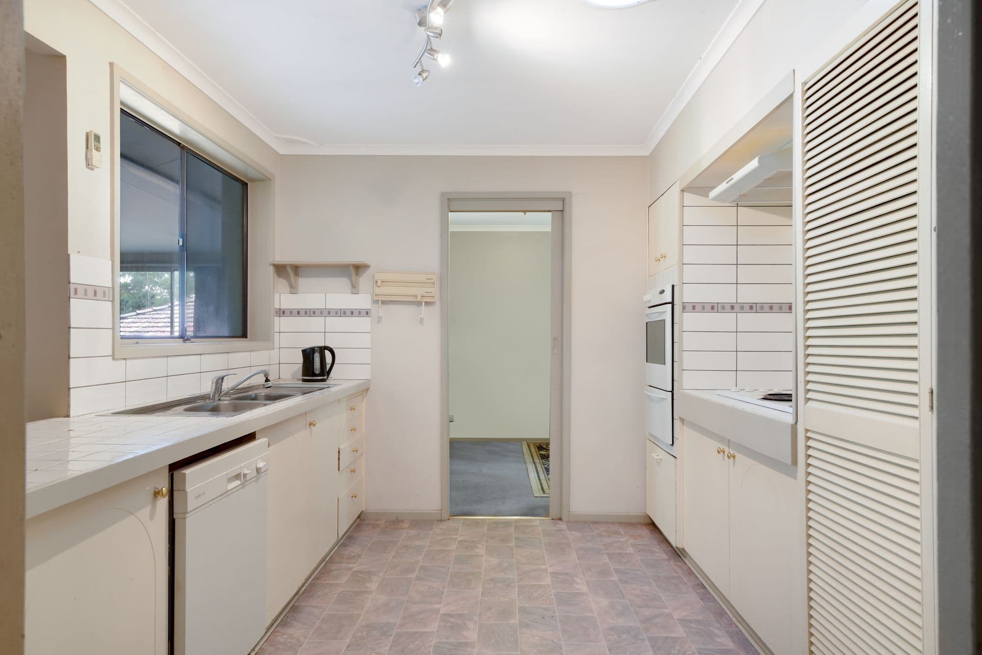 6 Cedar Avenue, Bradbury - Thumbnail 2