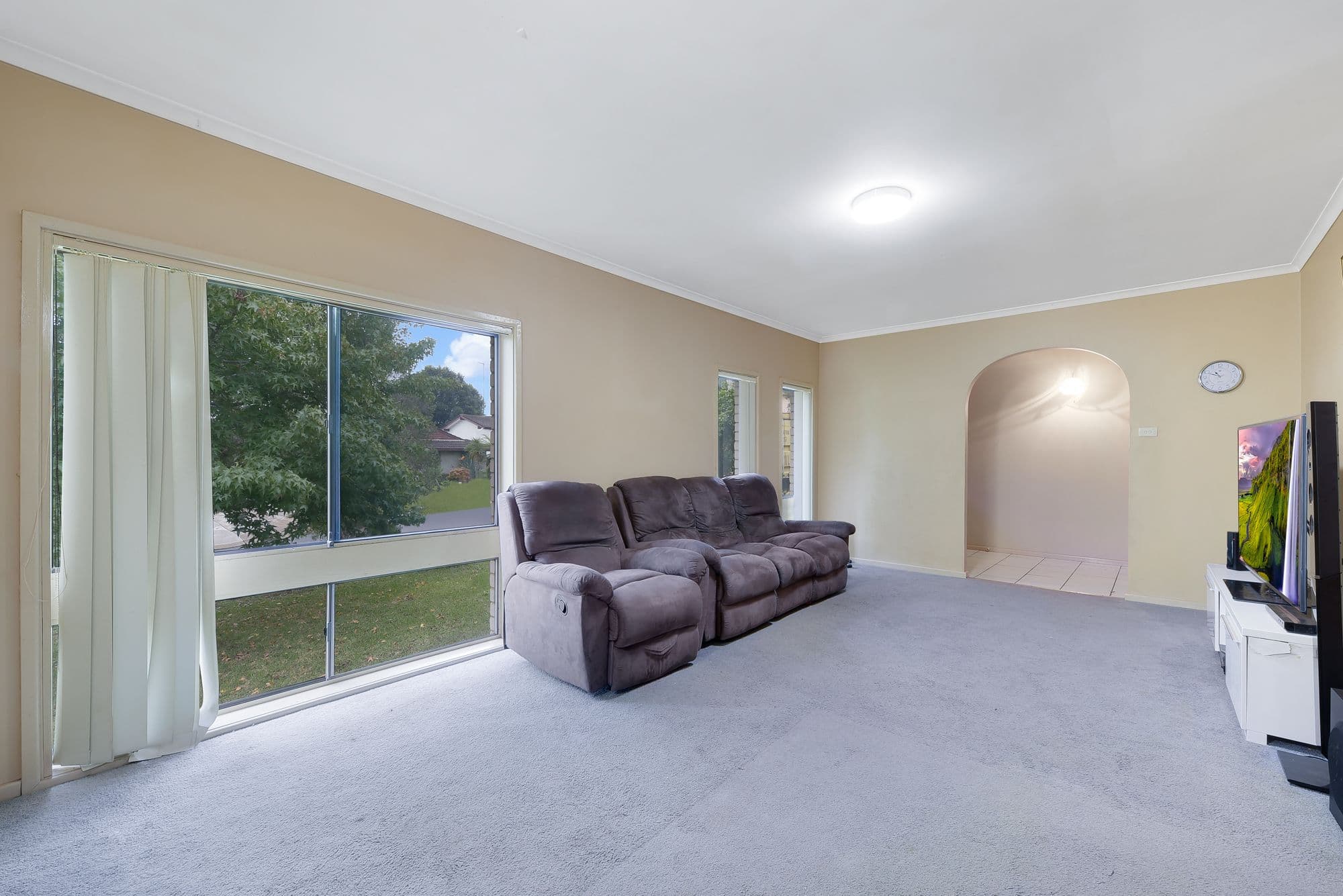 6 Cedar Avenue, Bradbury - Thumbnail 4