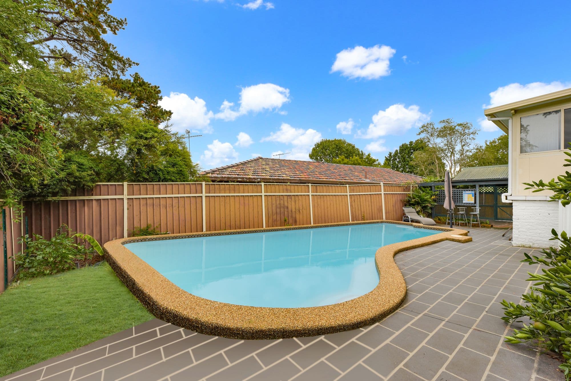 6 Cedar Avenue, Bradbury - Thumbnail 8
