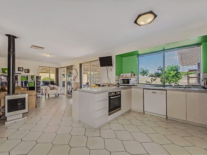 11 Javanica  Court, WARNBRO WA 6169, Warnbro - Thumbnail 2