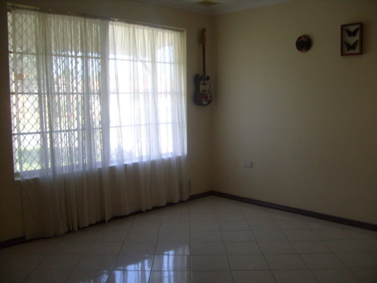 11 Columbia Way, BEECHBORO, WA, Beechboro - Thumbnail 2