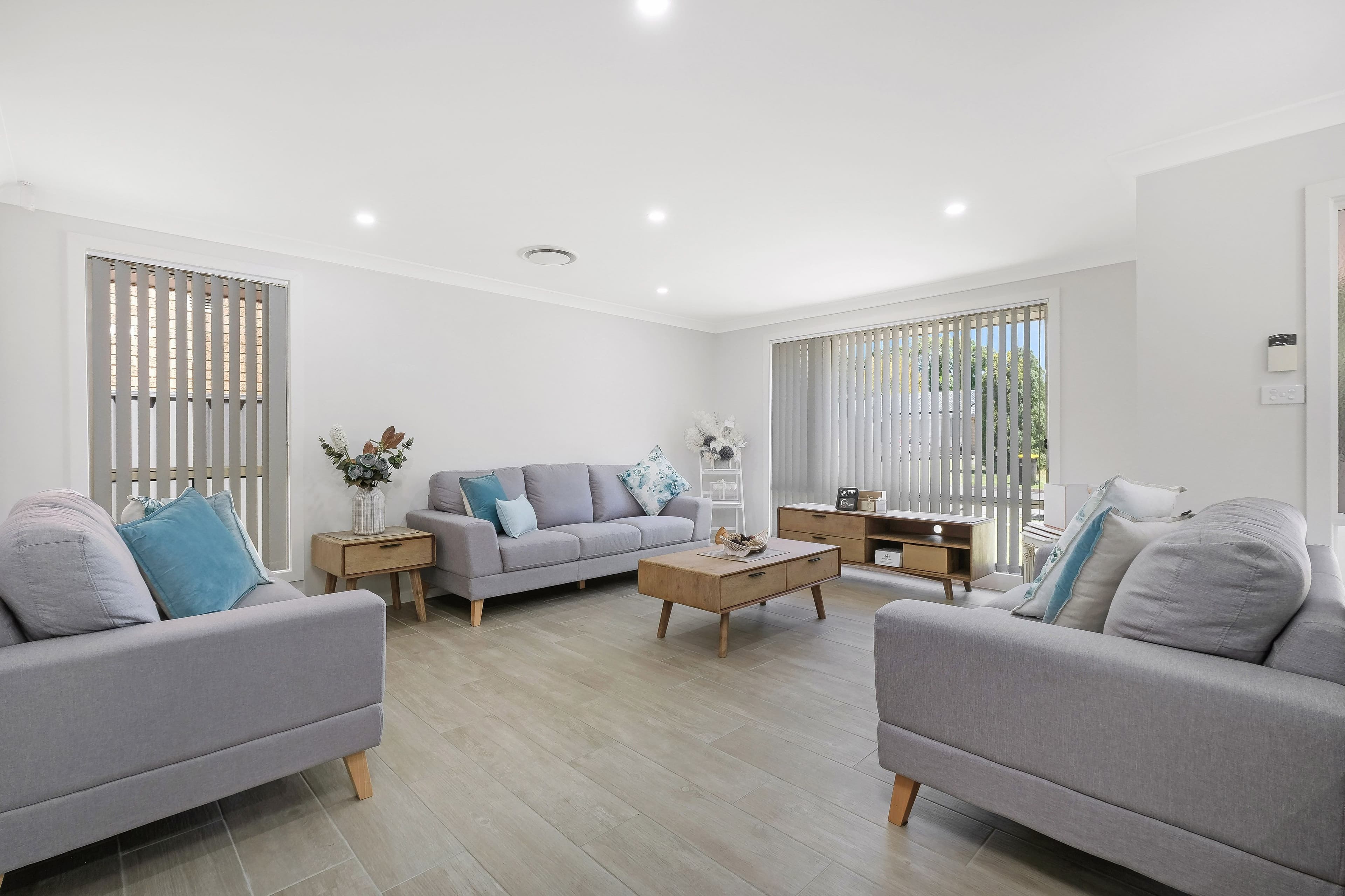 21 Templeton Crescent, Moorebank NSW 2170, Moorebank - Thumbnail 2