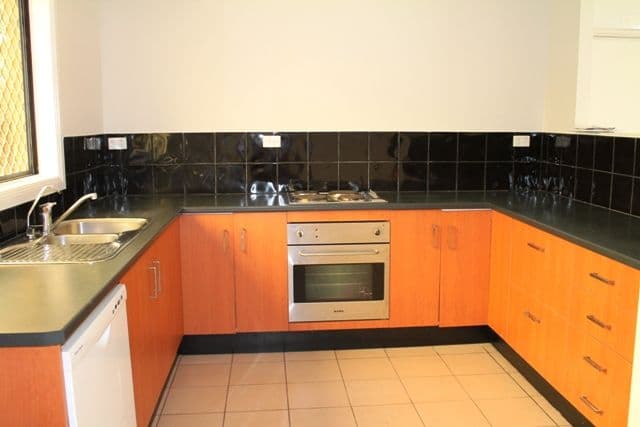 17 Foraker Drive, EAGLE HEIGHTS QLD 4271, Eagle Heights - Thumbnail 2
