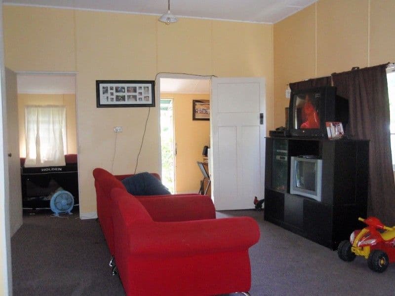 42 Wilga Avenue, WARWICK QLD 4370, Warwick - Thumbnail 3