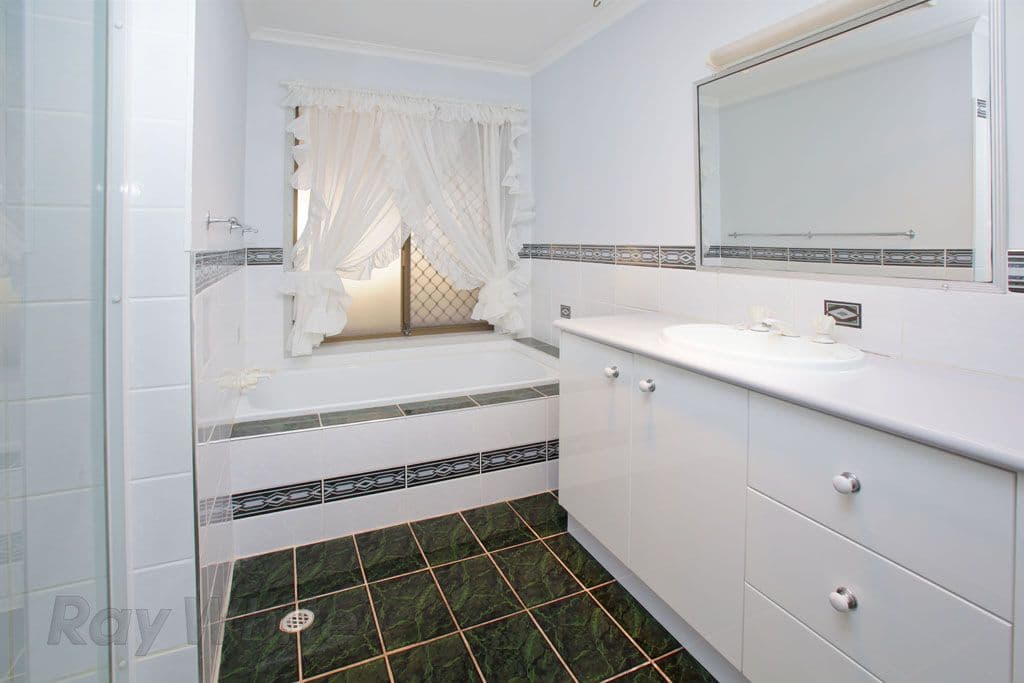 28  Wilson Drive, CAMIRA QLD 4300, Camira - Thumbnail 5